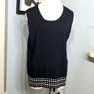FINITY Women, black and white. Sleevless,‎ knit top. Size 2X. Layering wardrobe.